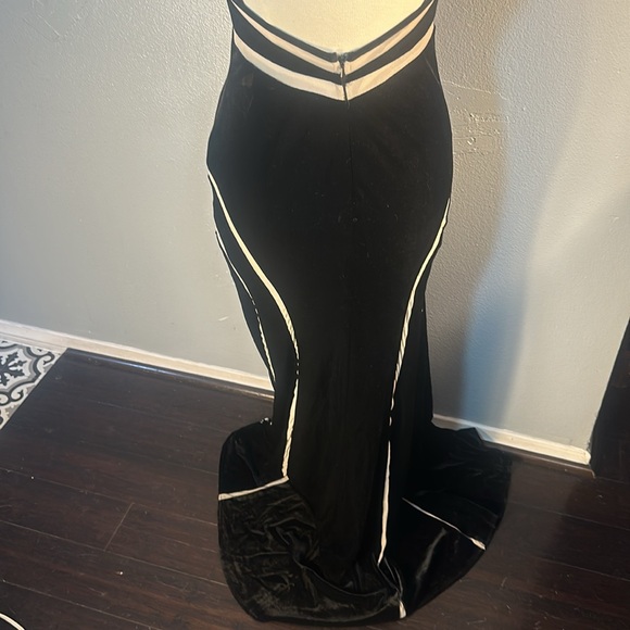 Velvet black dress see through cream fabric net by Xscape Size 8 - Picture 7 of 8